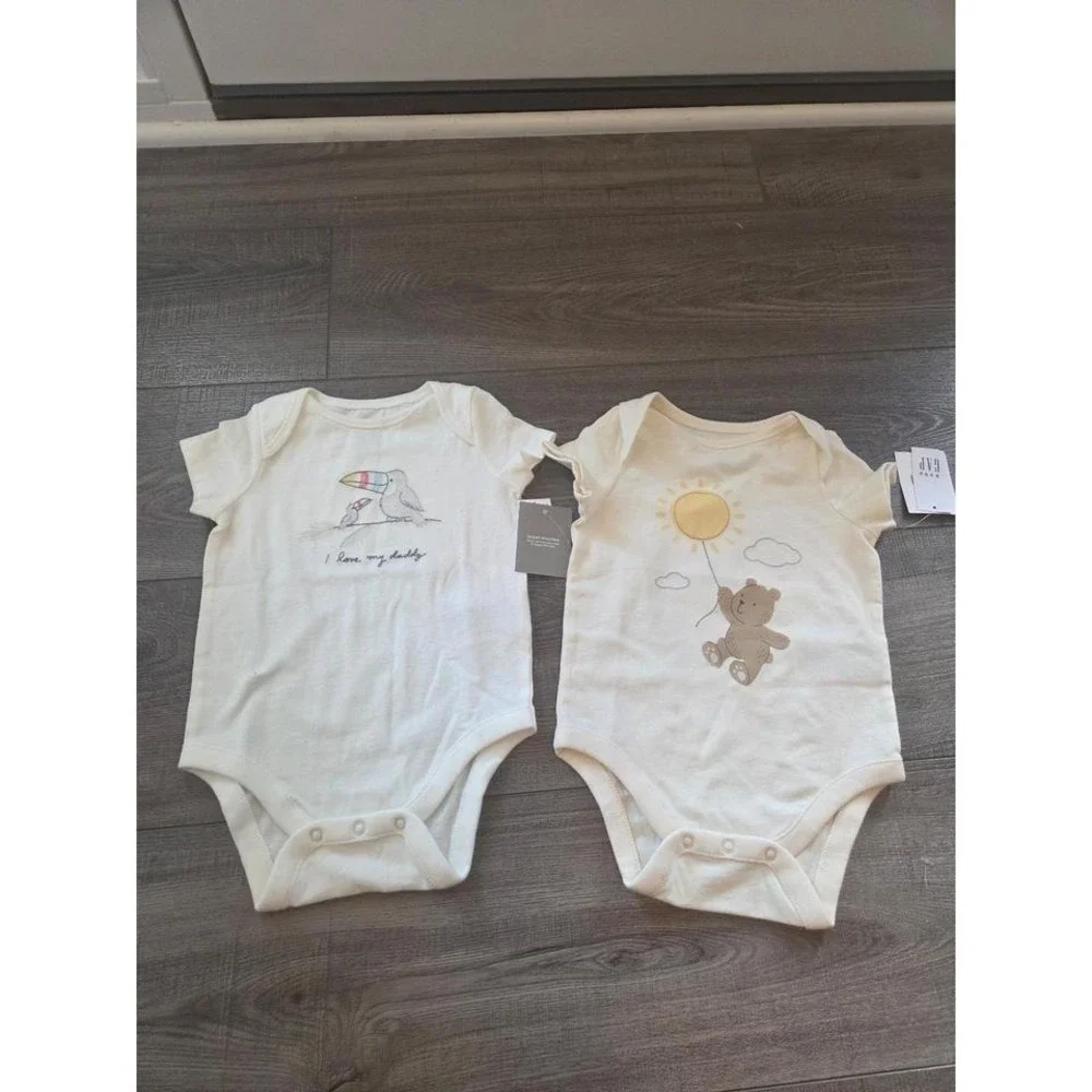 Baby gap organic bodysuits‎ 3-6 mos